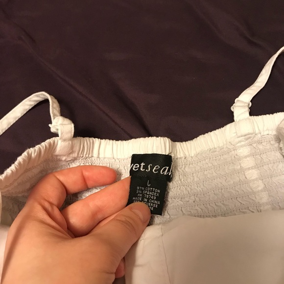 White shirt with buttons. - Picture 3 of 4